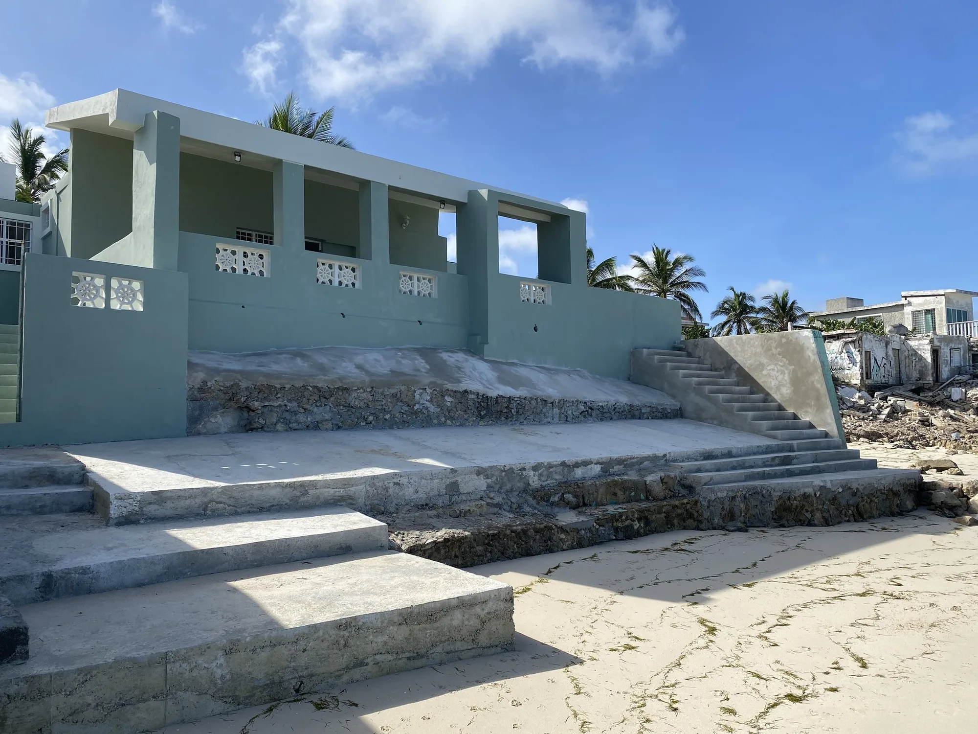 Casa Verde — house from the beach